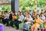 ทำบุญตักบาตร (อาหารสด) แก่พระภิกษุสามเณรที่บวชตามโครงการบรรพ