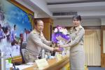 นายสุรพร พร้อมมูล รองผู้ว่าราชการจังหวัดนราธิวาส มอบช่อดอกไม